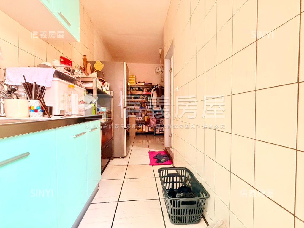 專任正民權路頂加美寓房屋室內格局與周邊環境