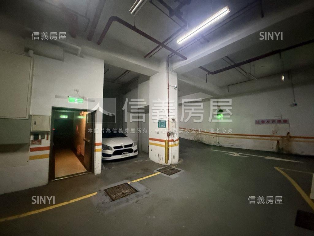 海山站金城閣挑高套房車位房屋室內格局與周邊環境