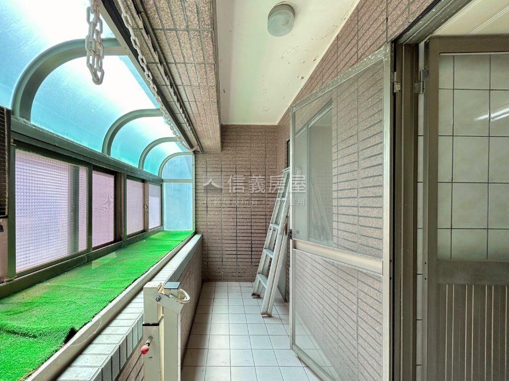 師院名盧三房車位房屋室內格局與周邊環境