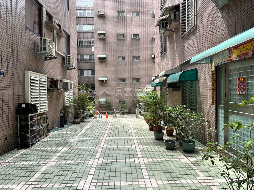 師院名盧三房車位房屋室內格局與周邊環境