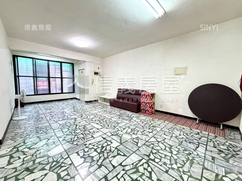 中正路四樓漂亮公寓房屋室內格局與周邊環境