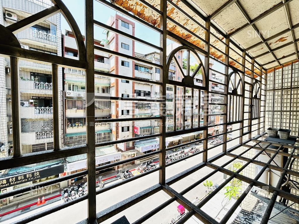 專任電梯兩房．近捷運黃線房屋室內格局與周邊環境