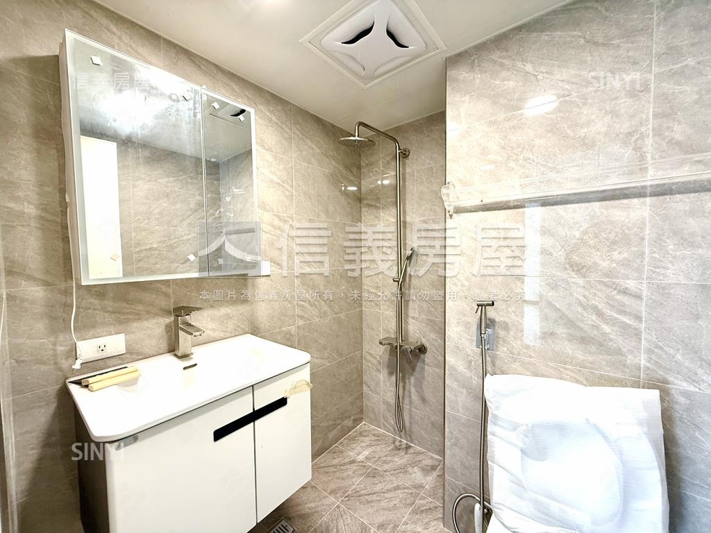 左營高鐵首購景觀三房房屋室內格局與周邊環境