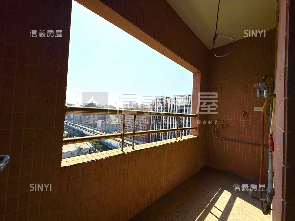 左營高鐵首購景觀三房房屋室內格局與周邊環境