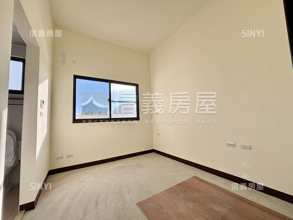 土城市區大面寬花園雙車墅房屋室內格局與周邊環境