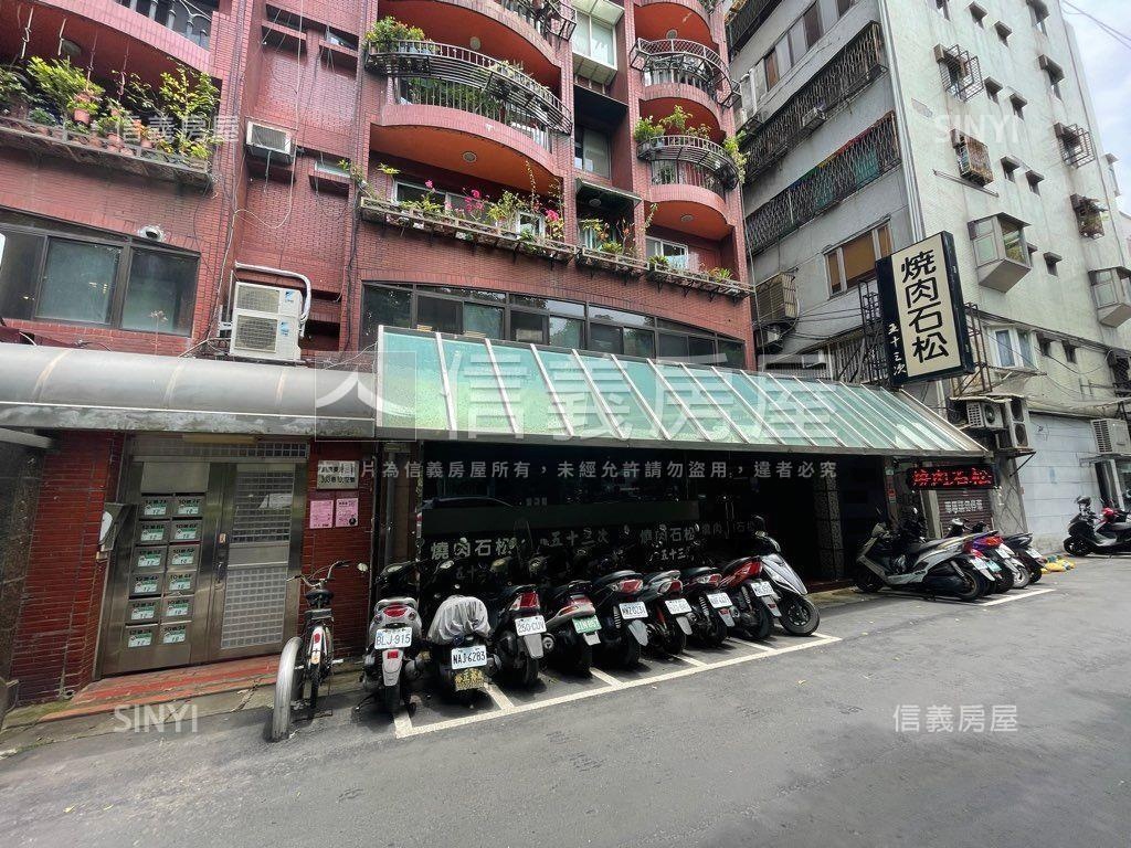 南京復興雙捷運線稀有店面房屋室內格局與周邊環境