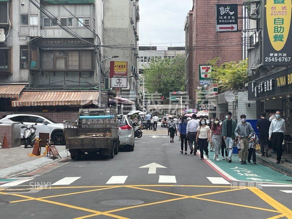 南京復興雙捷運線稀有店面房屋室內格局與周邊環境