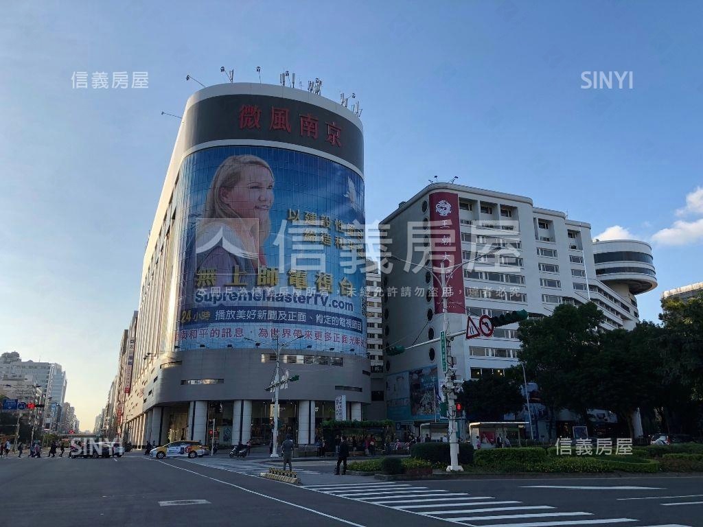 南京復興雙捷運線稀有店面房屋室內格局與周邊環境