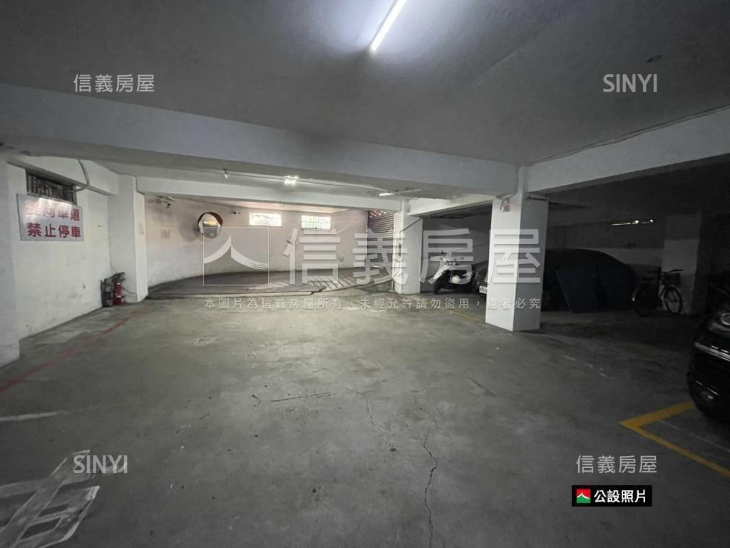 忠孝稀有坡平休旅大車位房屋室內格局與周邊環境