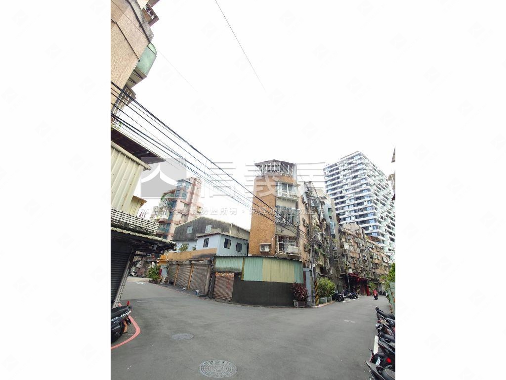 中和靜巷優質店面房屋室內格局與周邊環境