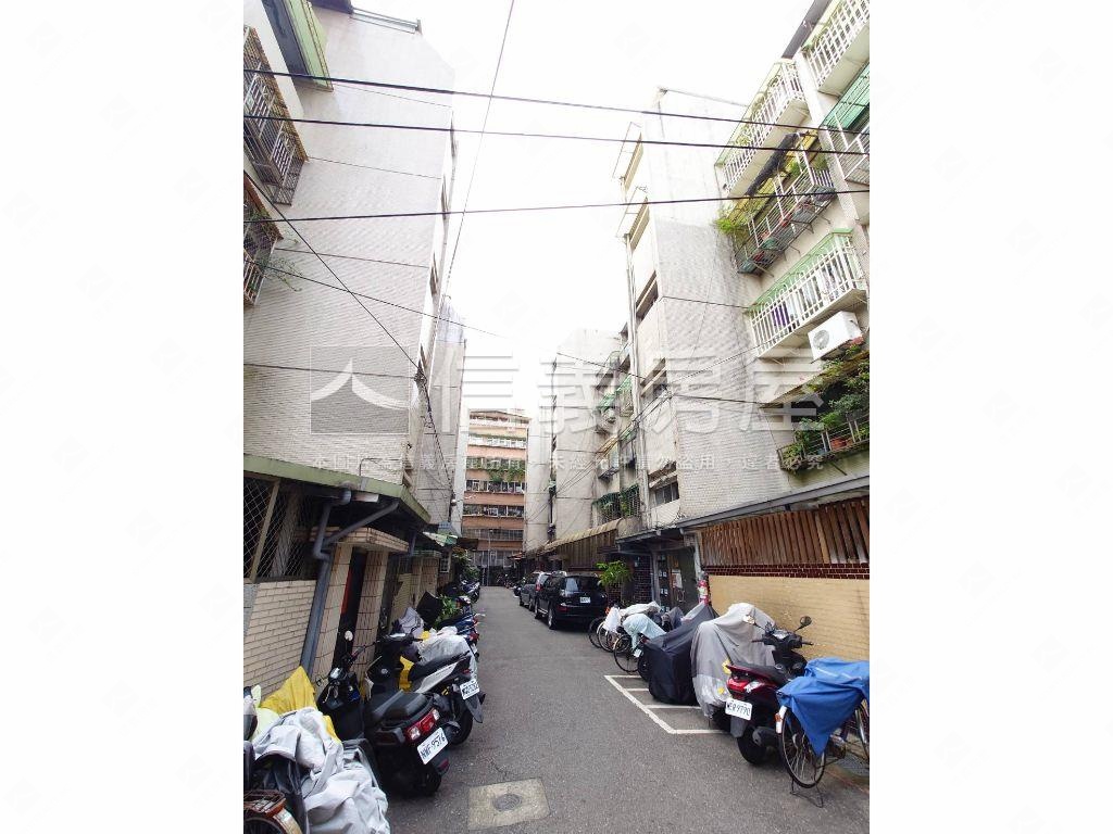 中和靜巷優質店面房屋室內格局與周邊環境