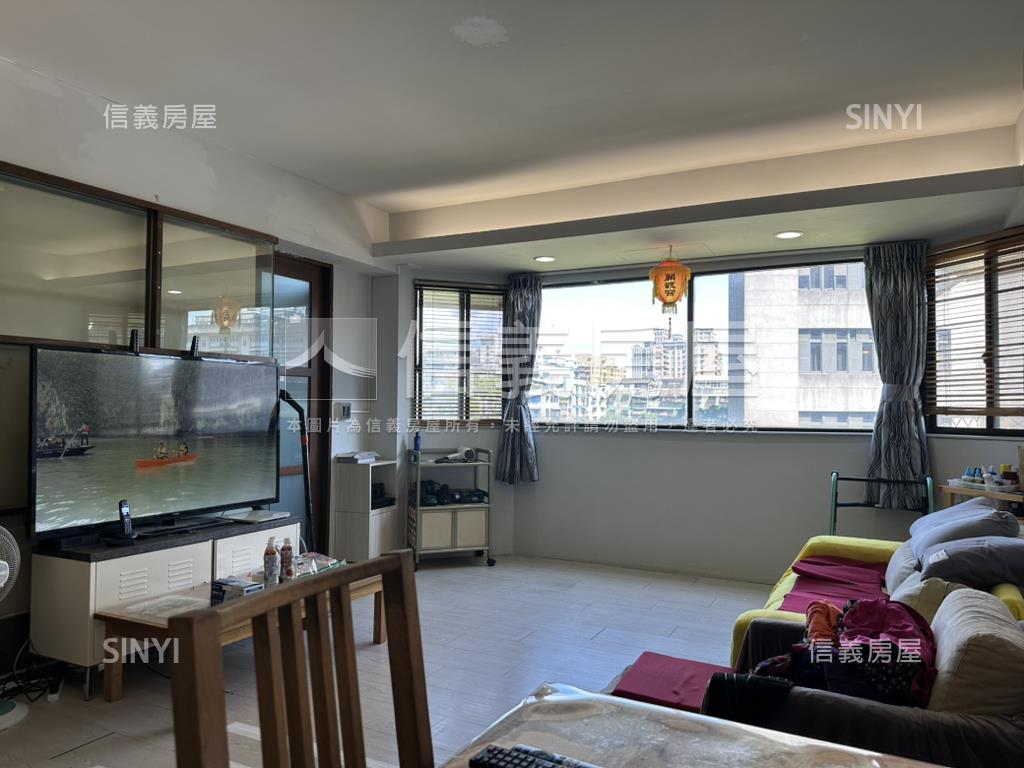 崇光大廈電梯三房房屋室內格局與周邊環境