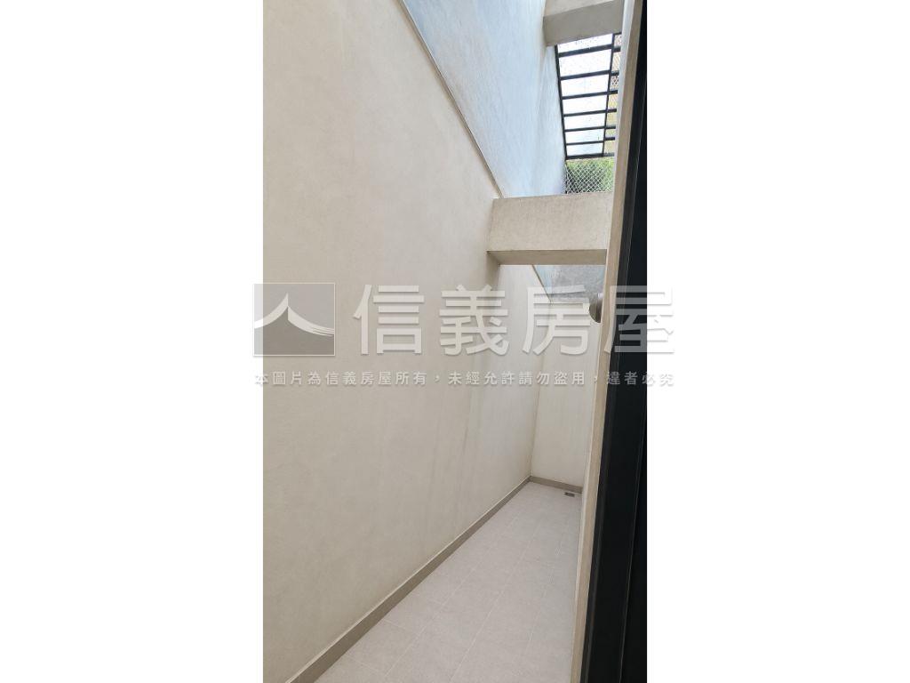 擁抱山河電梯豪景大戶房屋室內格局與周邊環境