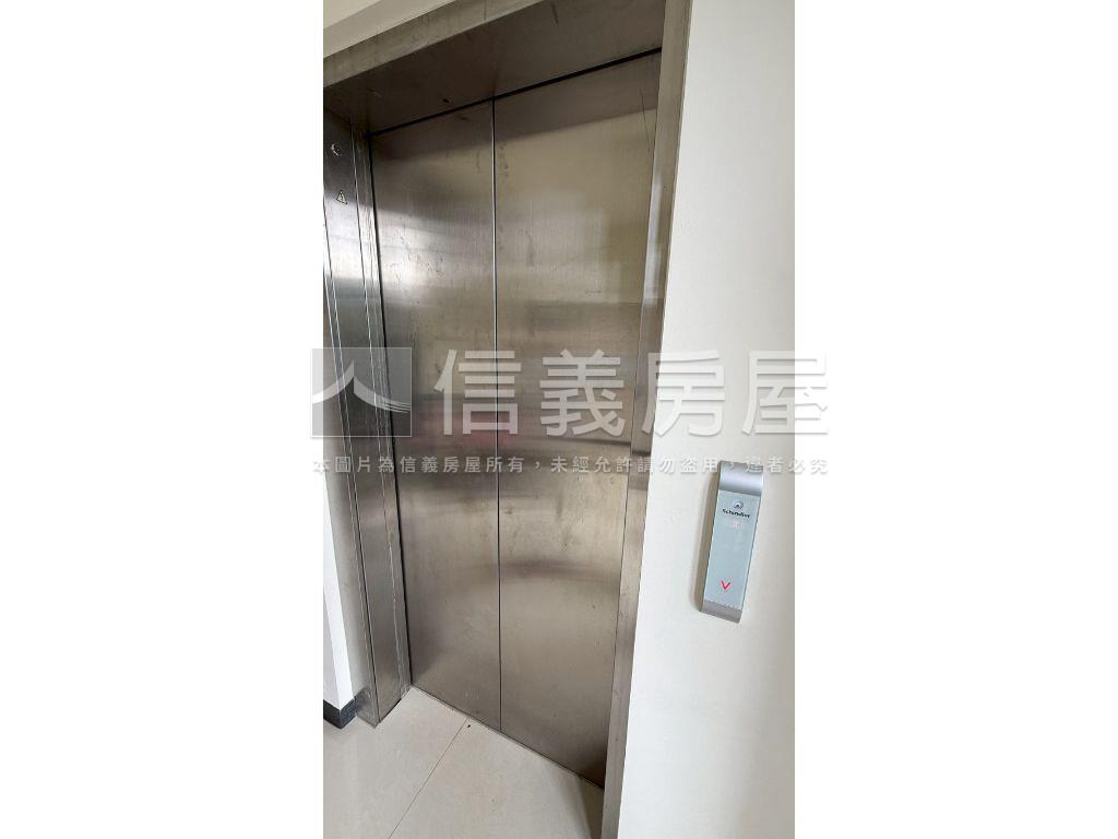 擁抱山河電梯豪景大戶房屋室內格局與周邊環境
