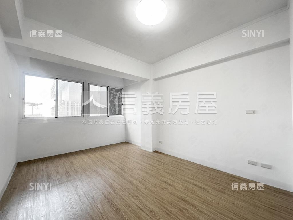 ＄Ｒ１５生態園區三房車位房屋室內格局與周邊環境