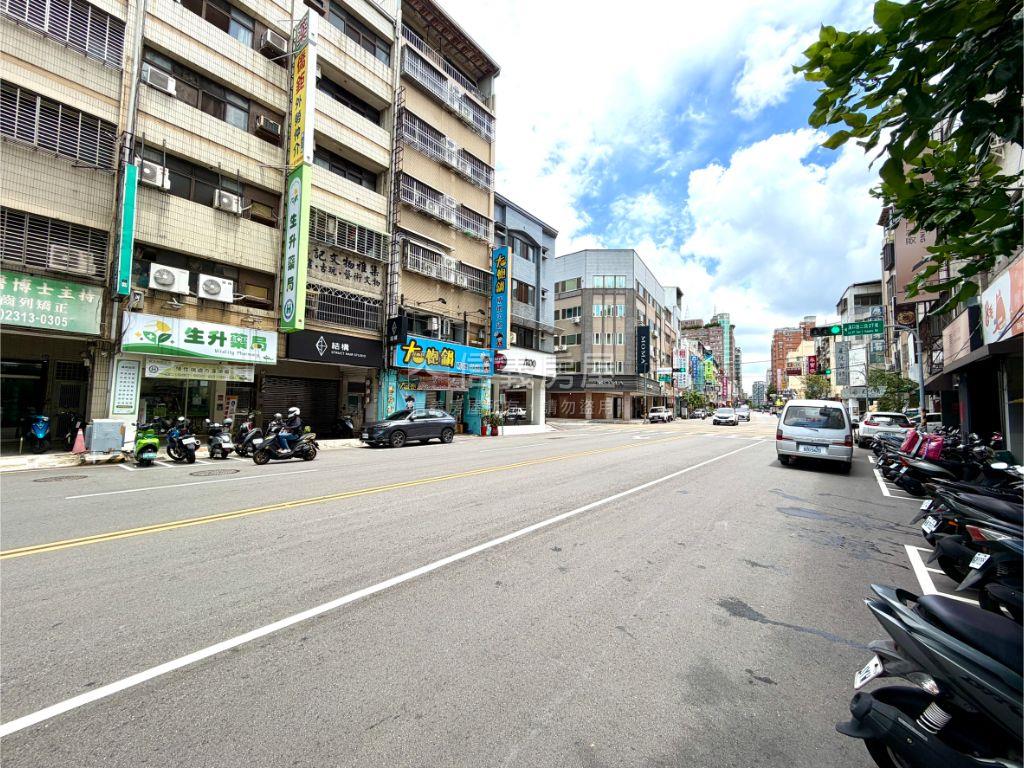 漢口路二段約四米五金店面房屋室內格局與周邊環境