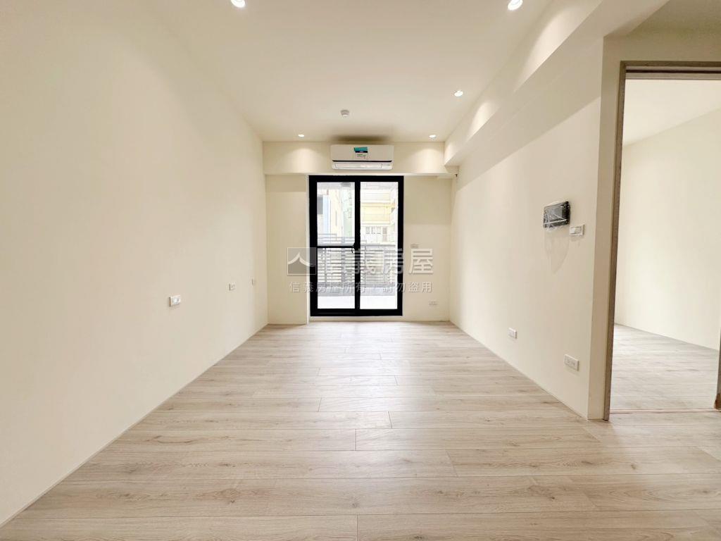 鼎義國圖館精裝露台戶房屋室內格局與周邊環境