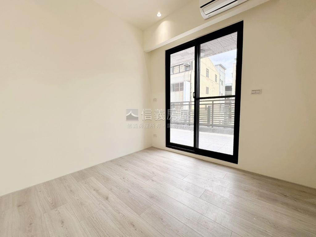 鼎義國圖館精裝露台戶房屋室內格局與周邊環境