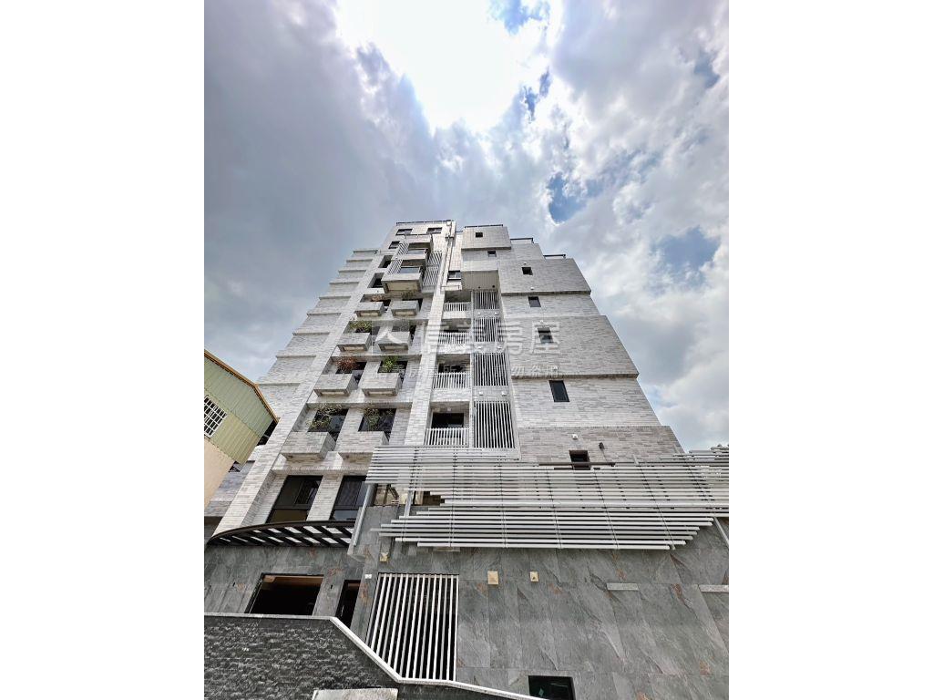 鼎義國圖館精裝露台戶房屋室內格局與周邊環境