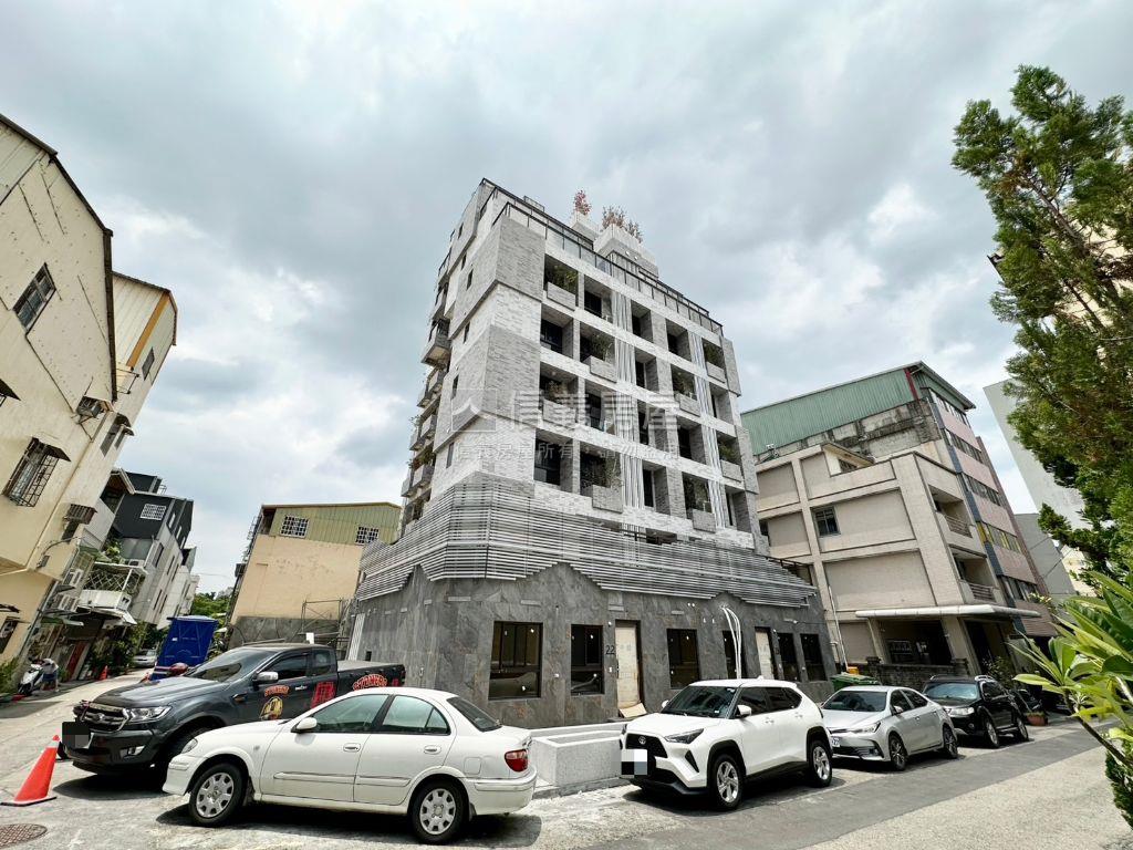 鼎義國圖館精裝露台戶房屋室內格局與周邊環境