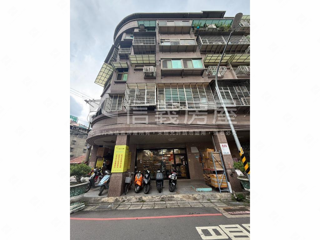 新接⭐邊間金三角店面房屋室內格局與周邊環境