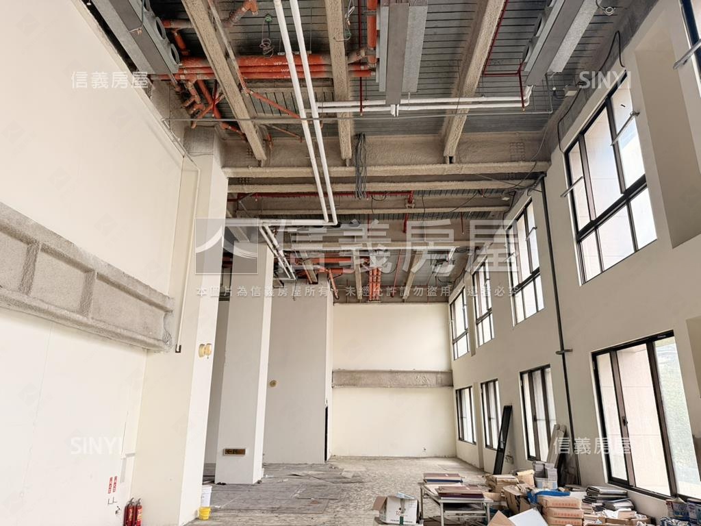 新板特區百坪商用店辦Ｃ房屋室內格局與周邊環境