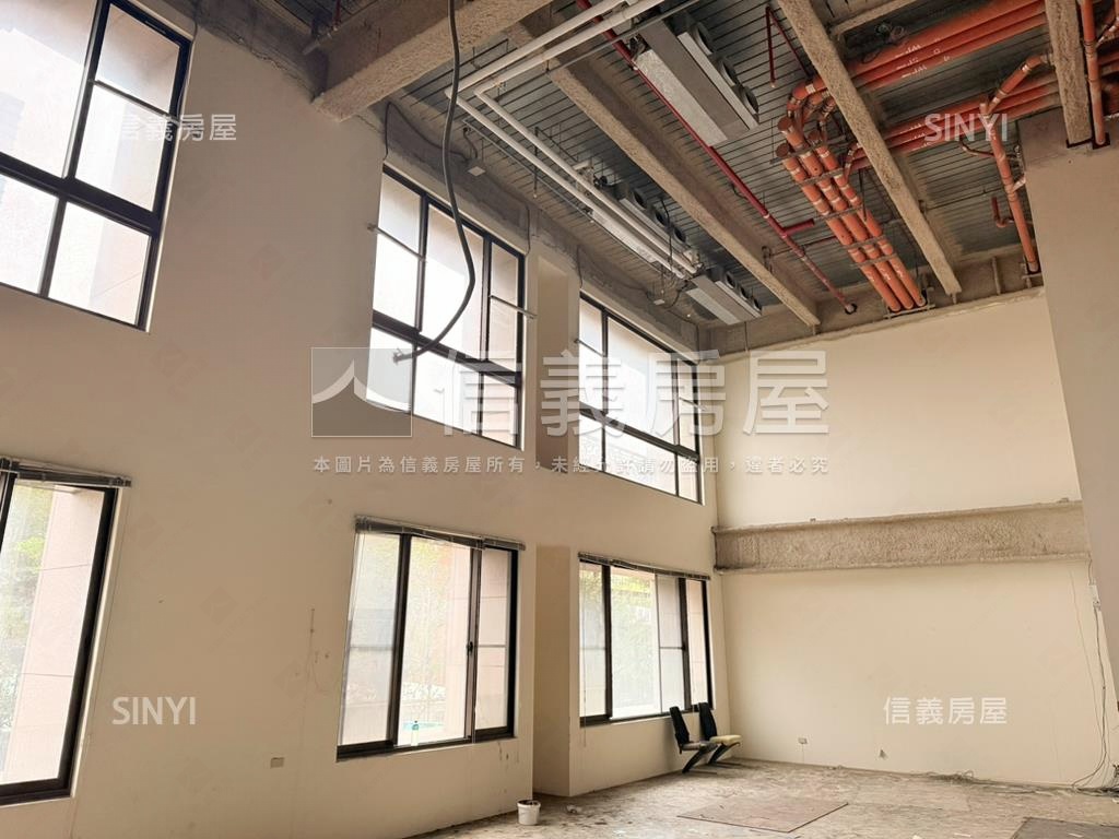 新板特區百坪商用店辦Ｃ房屋室內格局與周邊環境