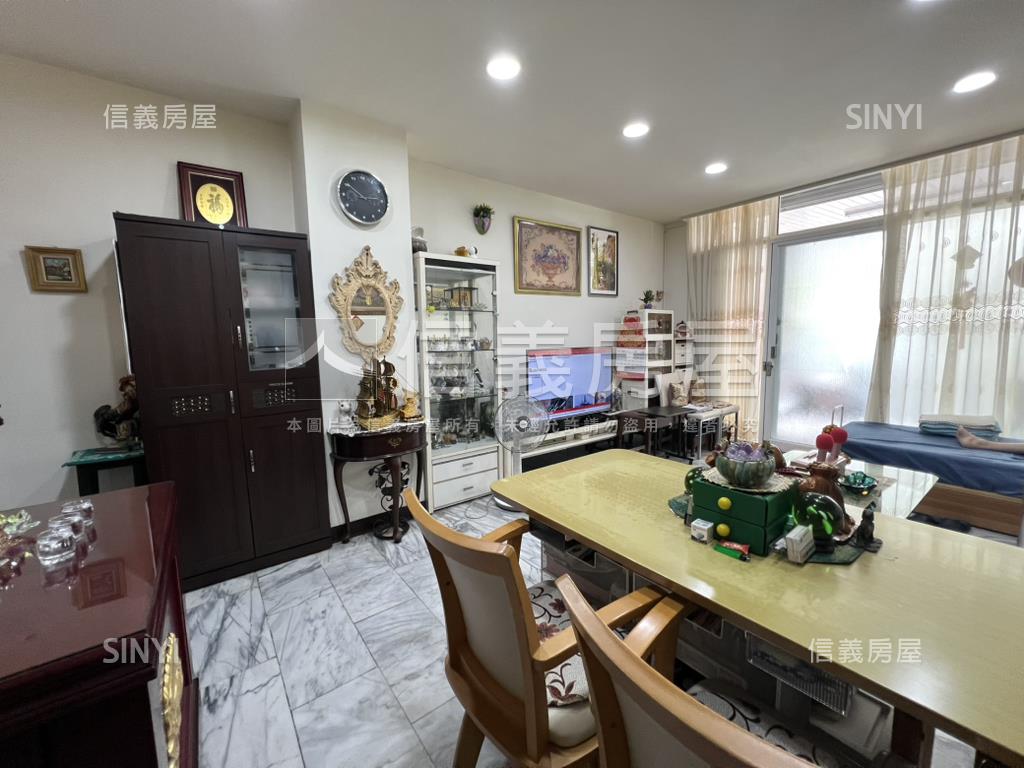 近市政極淨採光店住房屋室內格局與周邊環境
