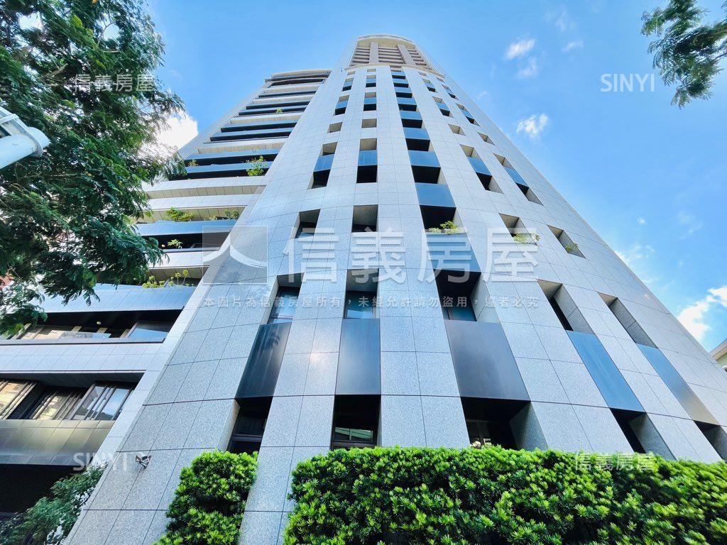 忠孝新生鋼骨三房車位豪邸房屋室內格局與周邊環境