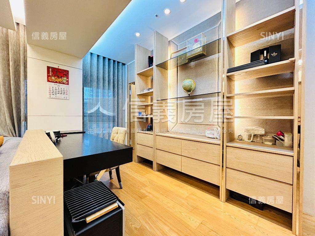 忠孝新生鋼骨三房車位豪邸房屋室內格局與周邊環境