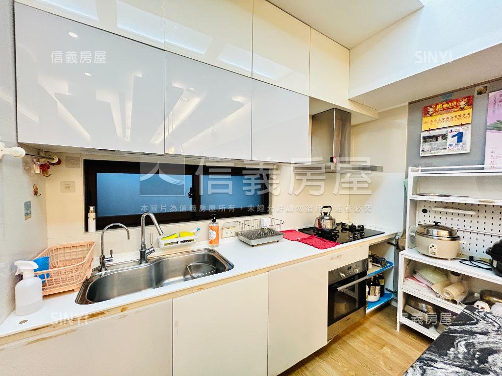 忠孝新生鋼骨三房車位豪邸房屋室內格局與周邊環境