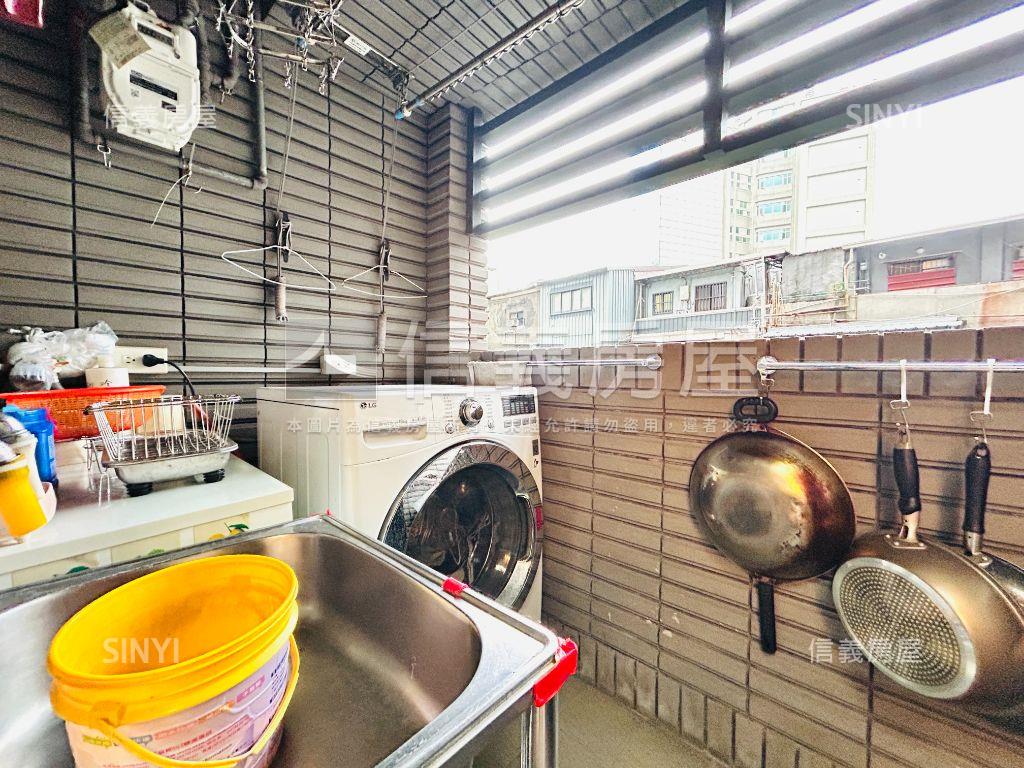 忠孝新生鋼骨三房車位豪邸房屋室內格局與周邊環境