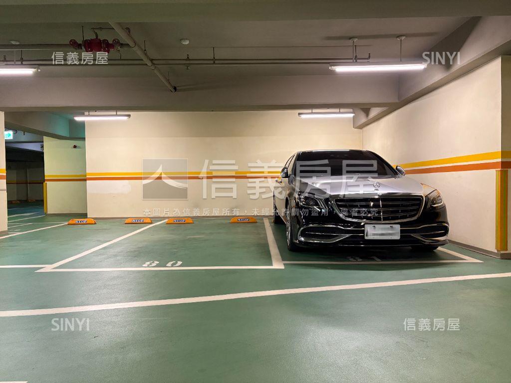 忠孝新生鋼骨三房車位豪邸房屋室內格局與周邊環境