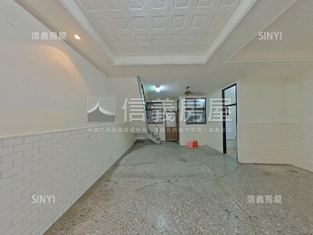 屋主誠售！約６米面寬透天房屋室內格局與周邊環境