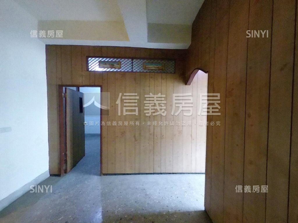 屋主誠售！約６米面寬透天房屋室內格局與周邊環境