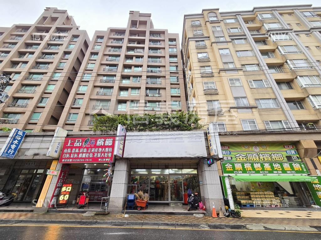 楓江路上鑽石面寬８米店面房屋室內格局與周邊環境
