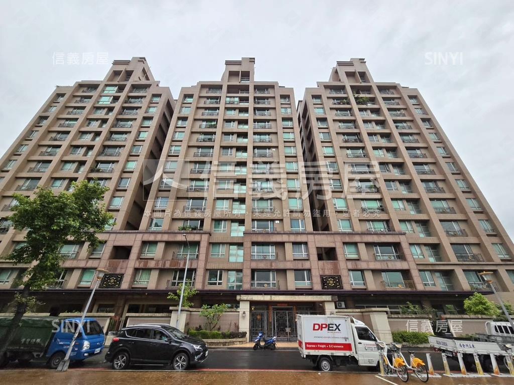 楓江路上鑽石面寬８米店面房屋室內格局與周邊環境