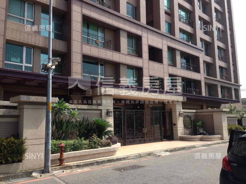 楓江路上鑽石面寬８米店面房屋室內格局與周邊環境