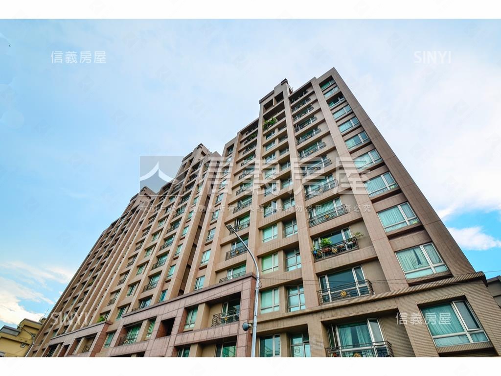 楓江路上鑽石面寬８米店面房屋室內格局與周邊環境