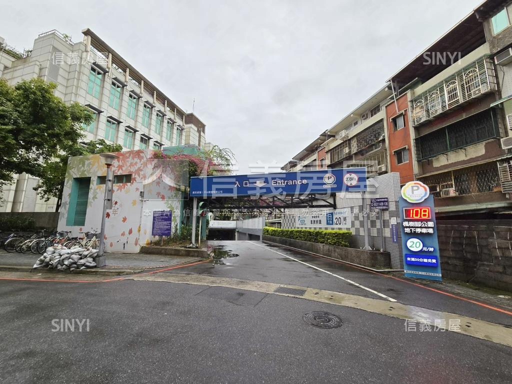 楓江路上鑽石面寬８米店面房屋室內格局與周邊環境