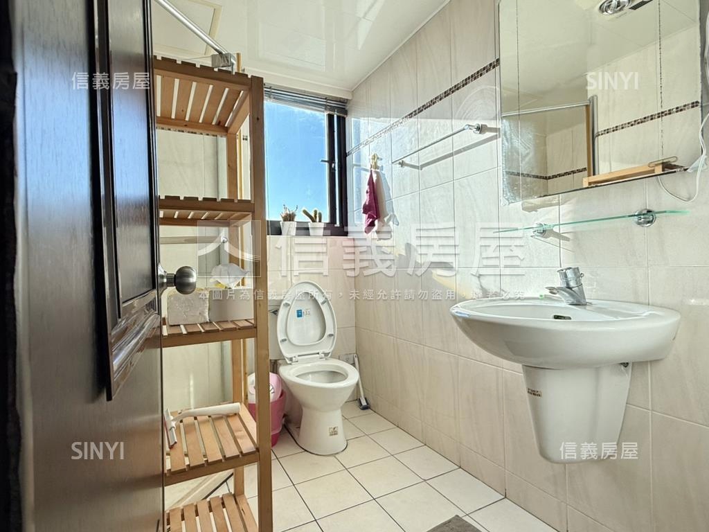 閱讀萊茵採光兩房車位房屋室內格局與周邊環境