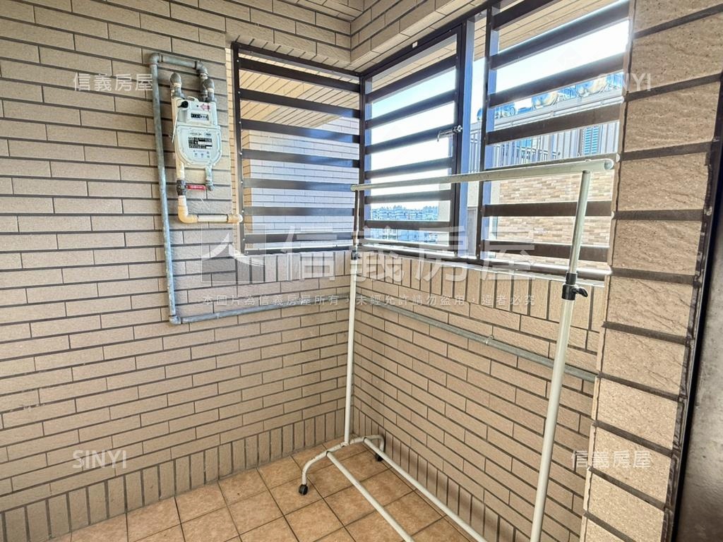 閱讀萊茵採光兩房車位房屋室內格局與周邊環境