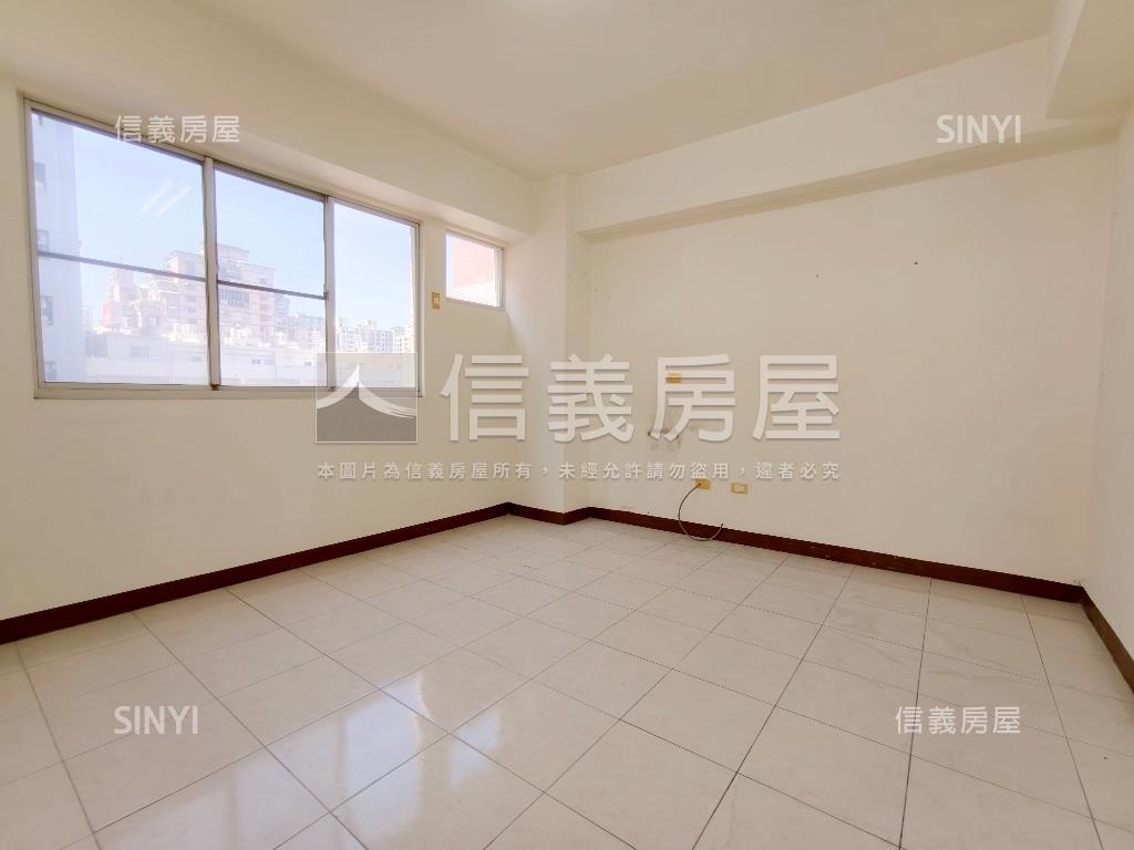 近凹子底三面採光大空間房屋室內格局與周邊環境