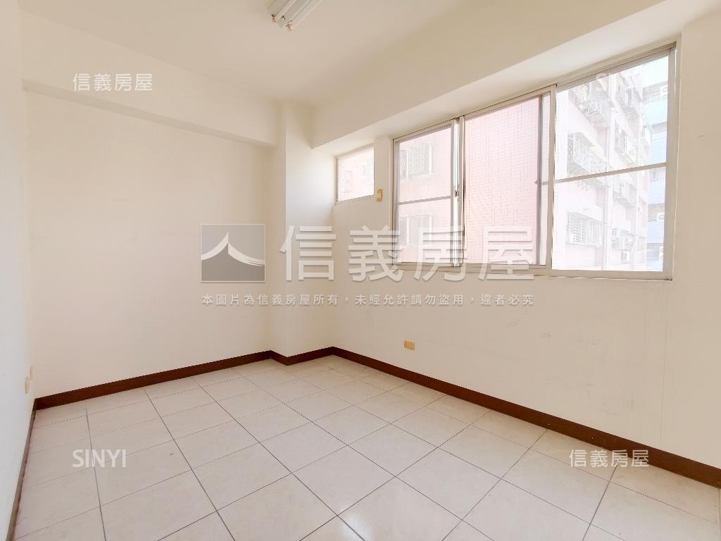近凹子底三面採光大空間房屋室內格局與周邊環境