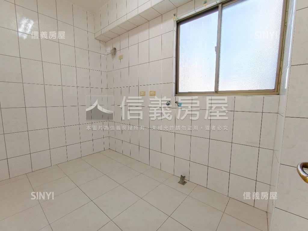 近凹子底三面採光大空間房屋室內格局與周邊環境