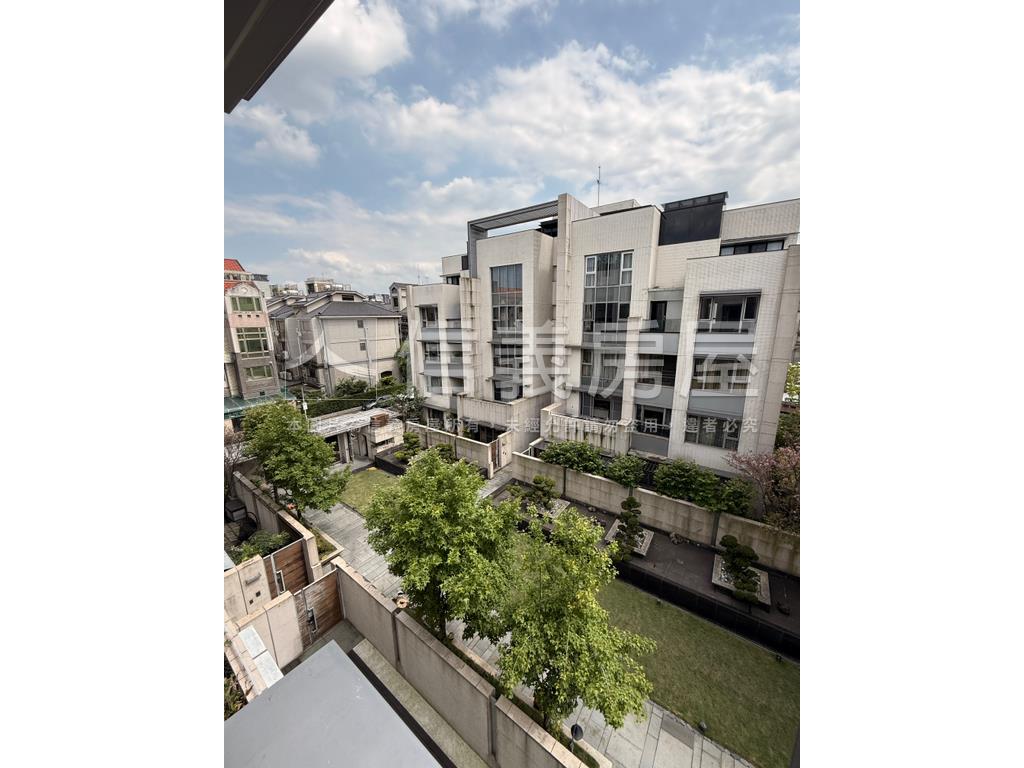 專約。領秀樓中樓大器釋出房屋室內格局與周邊環境