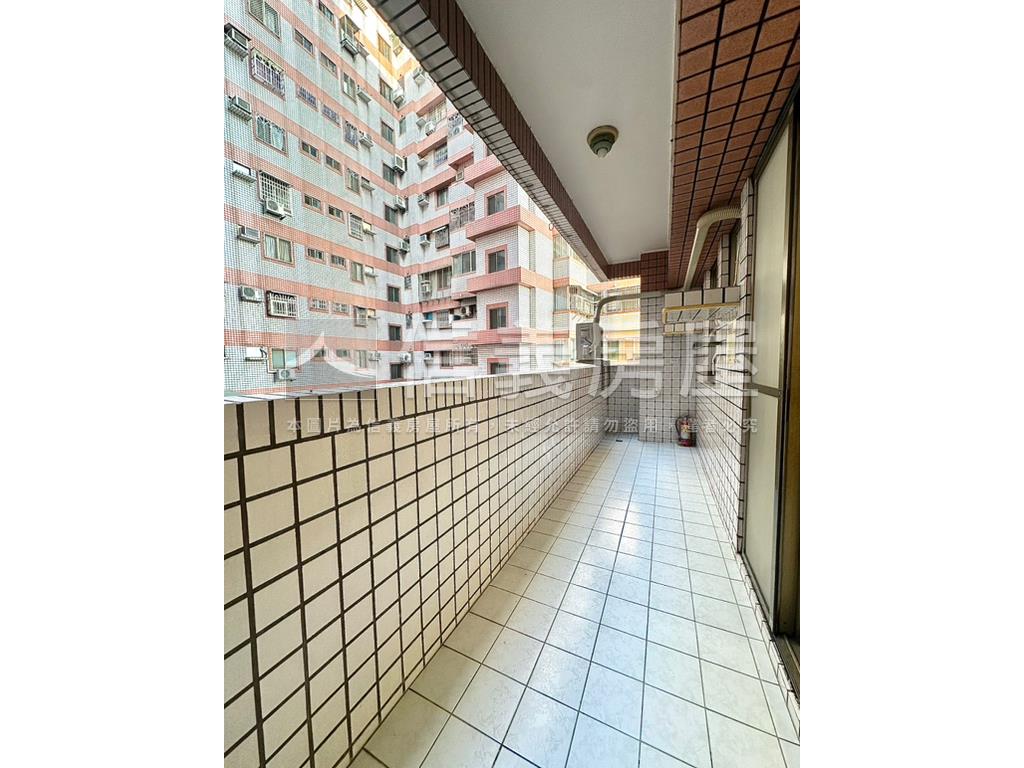 近捷運四房平車屋況讚房屋室內格局與周邊環境