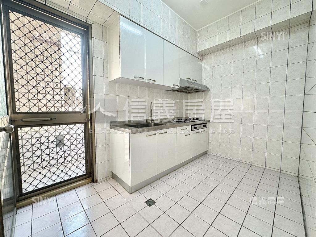 近捷運四房平車屋況讚房屋室內格局與周邊環境