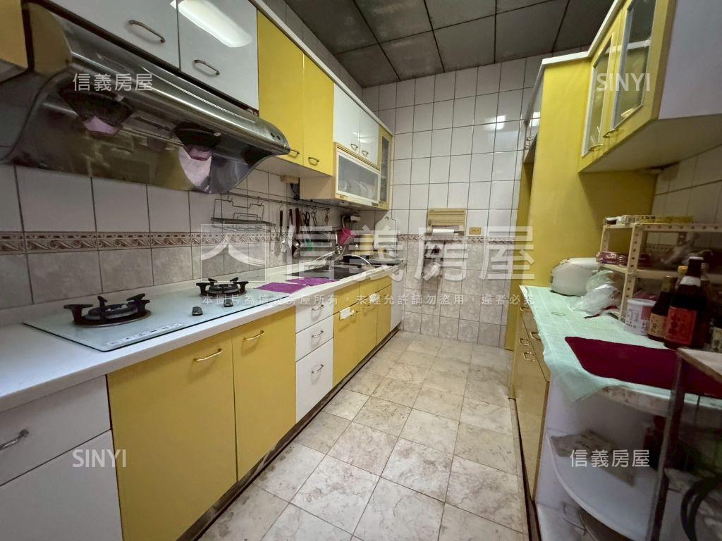 綠葉街雙門牌透天房屋室內格局與周邊環境