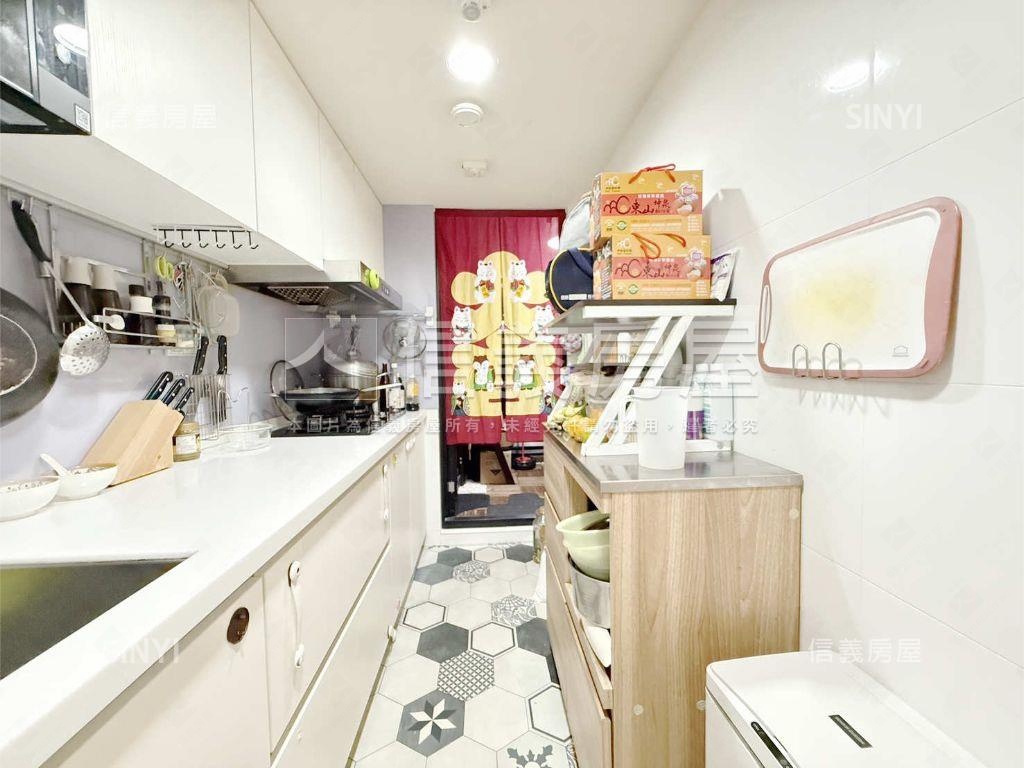 中研Ａ＋美妝三房房屋室內格局與周邊環境